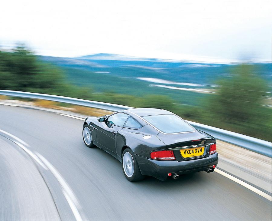  Aston Martin V12 Vanquish S 2004 года  (UK) (фото 18 из 37)